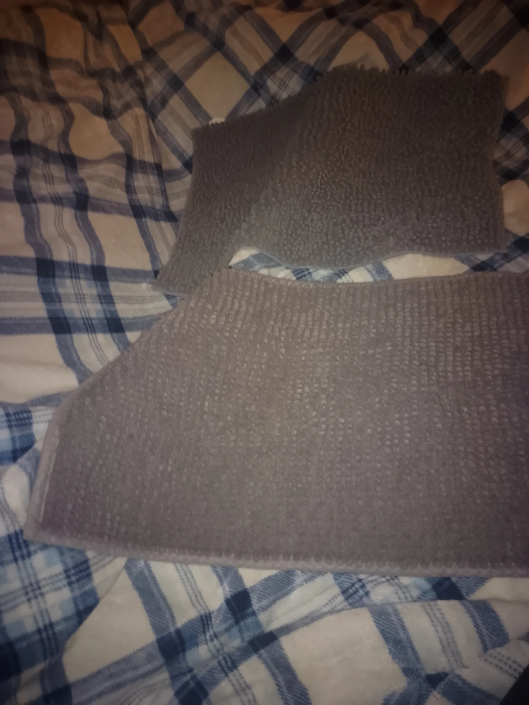 Grey textured cushion carpets