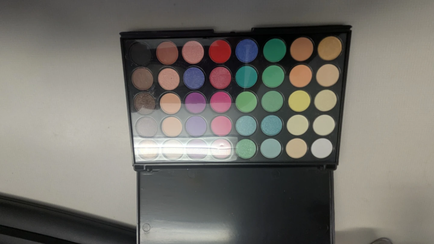 42 Colour Eyeshadow Palette - photo 2