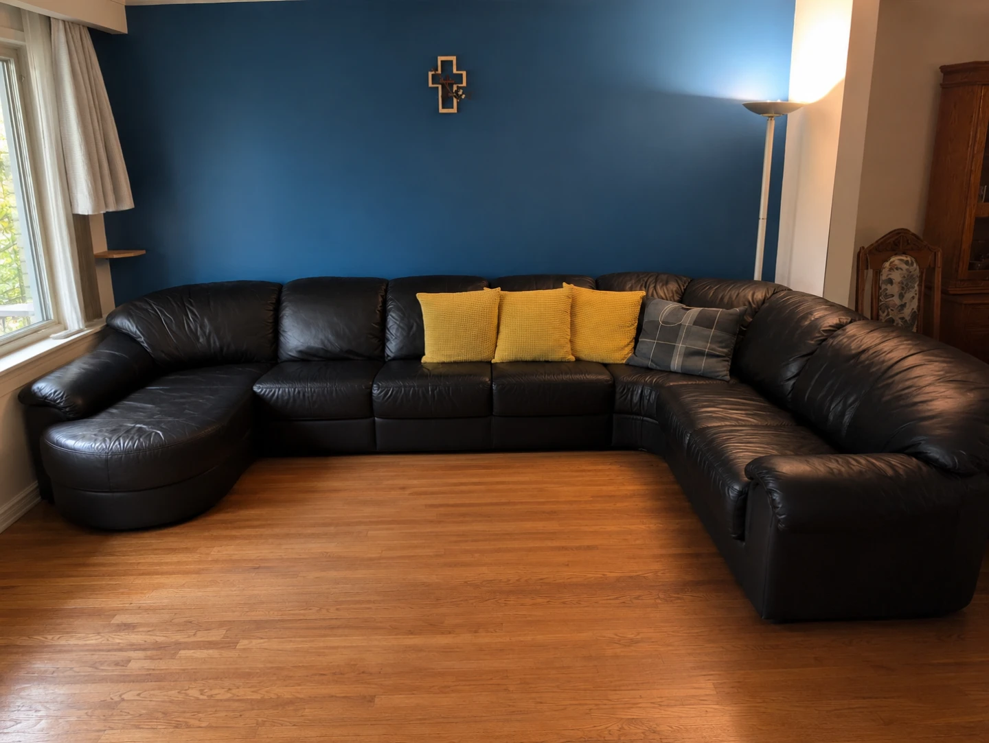 🛋️ Large Black Leather Sectional Sofa – $1,000 OBO