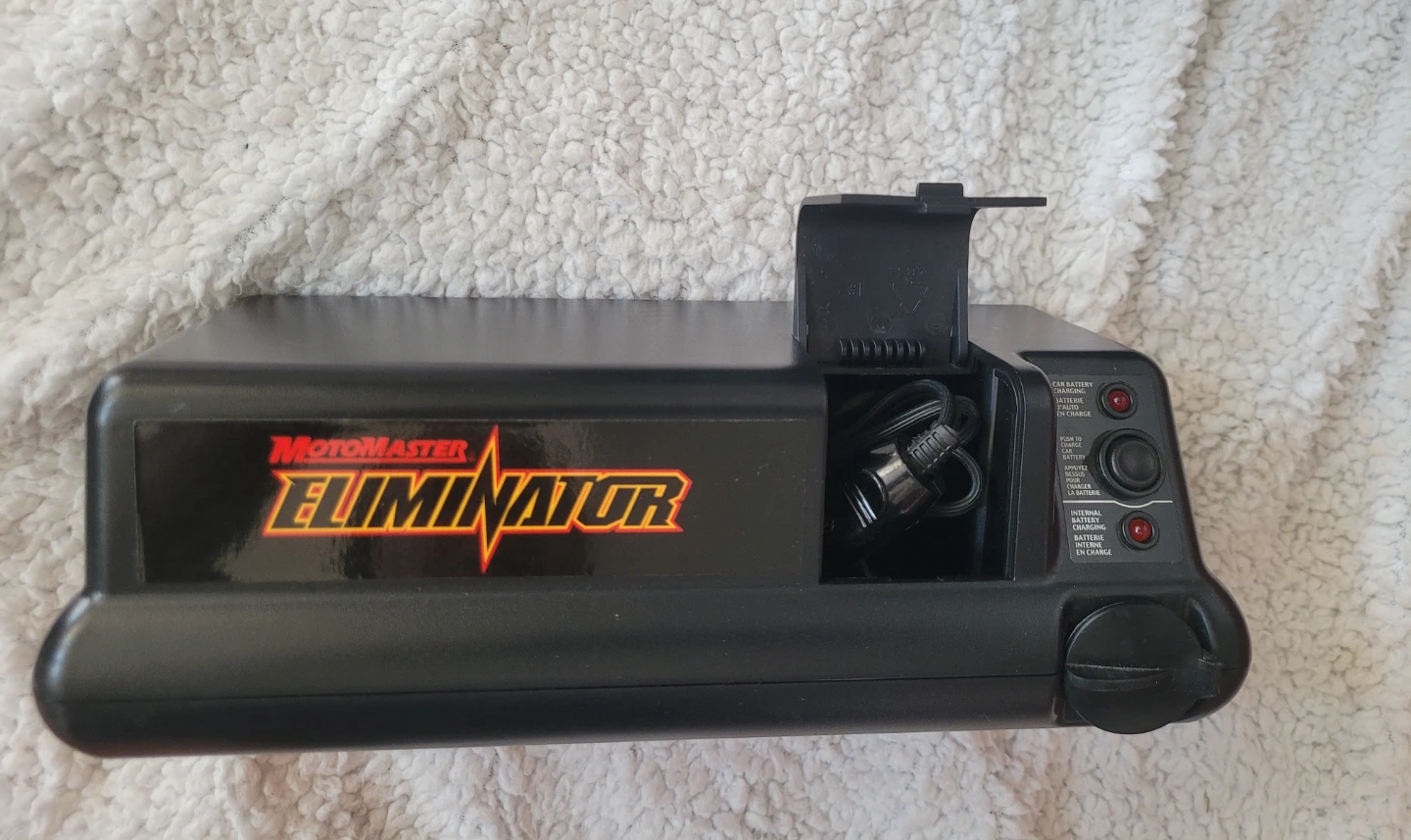 Motomaster Eliminator Emergency Car Starter - photo 2