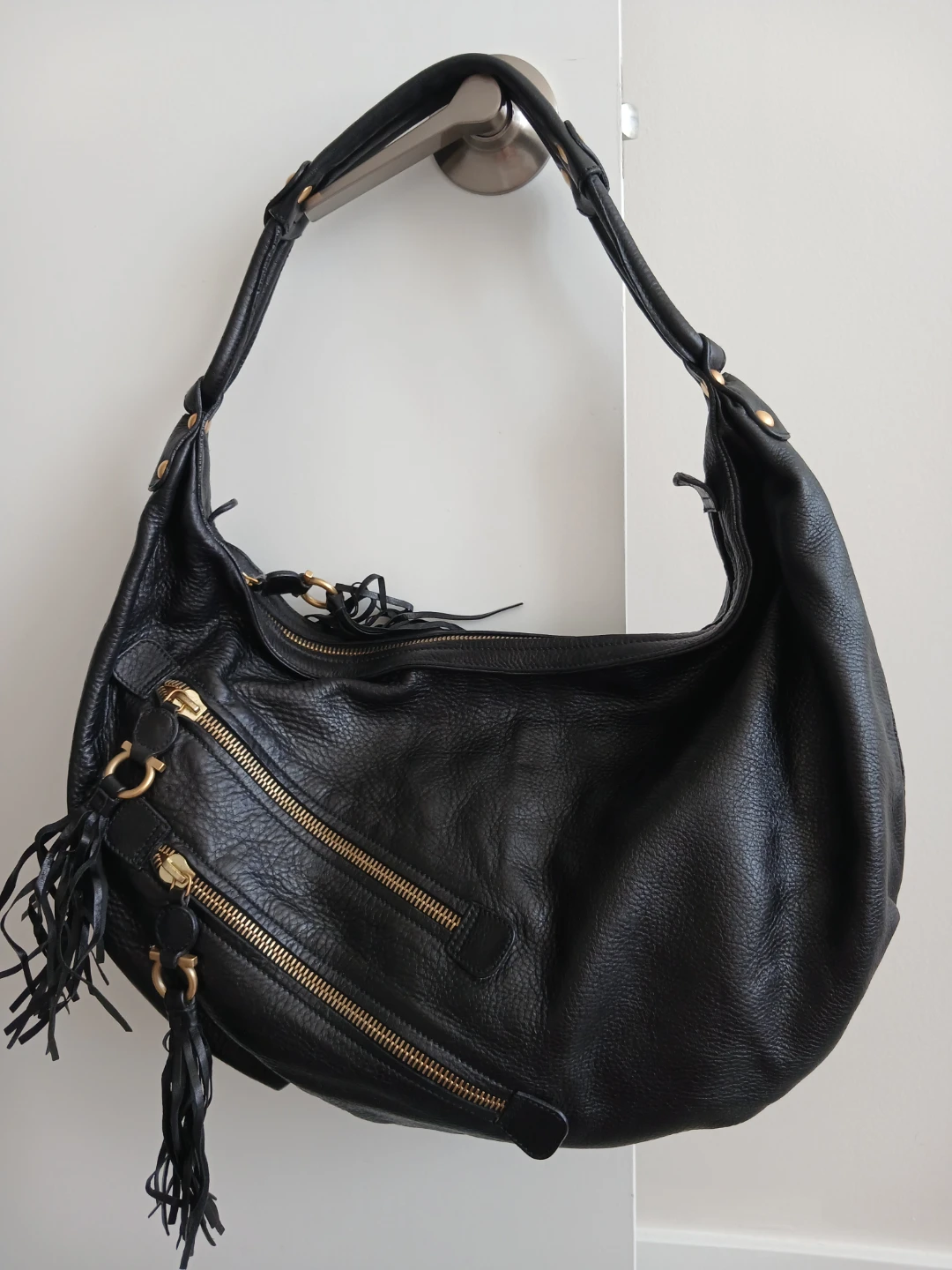 Salvatore Ferragamo Black Leather Hobo Bag - photo 3