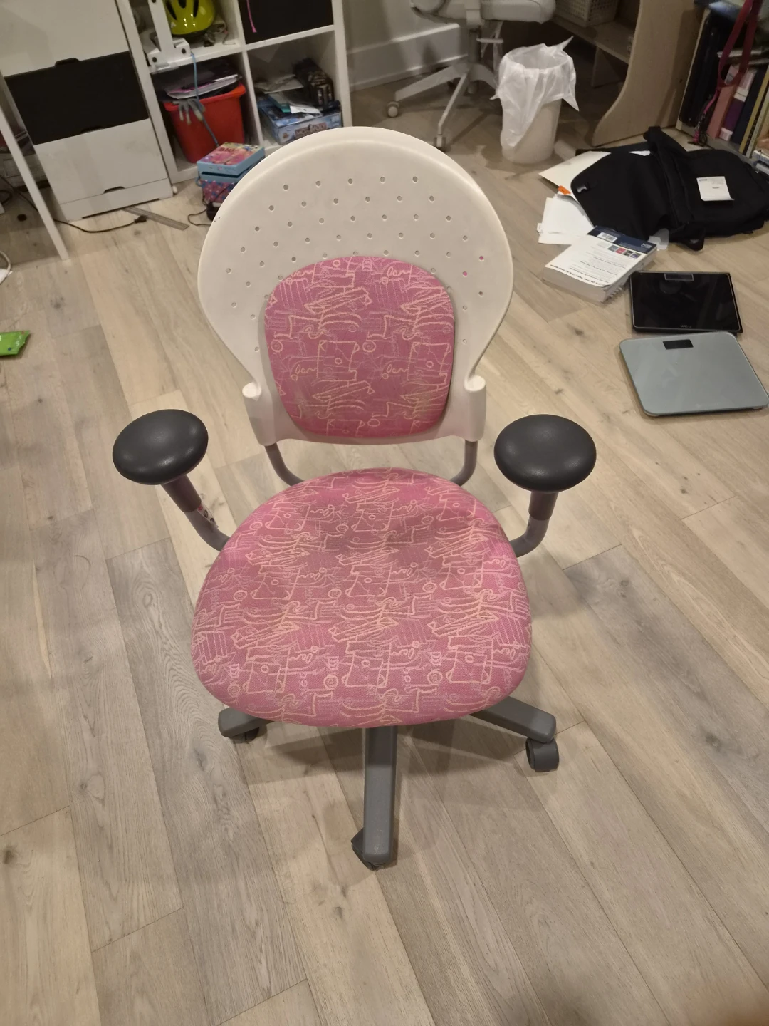 Pink Kids Desk Chair with Adjustable Height - photo 4