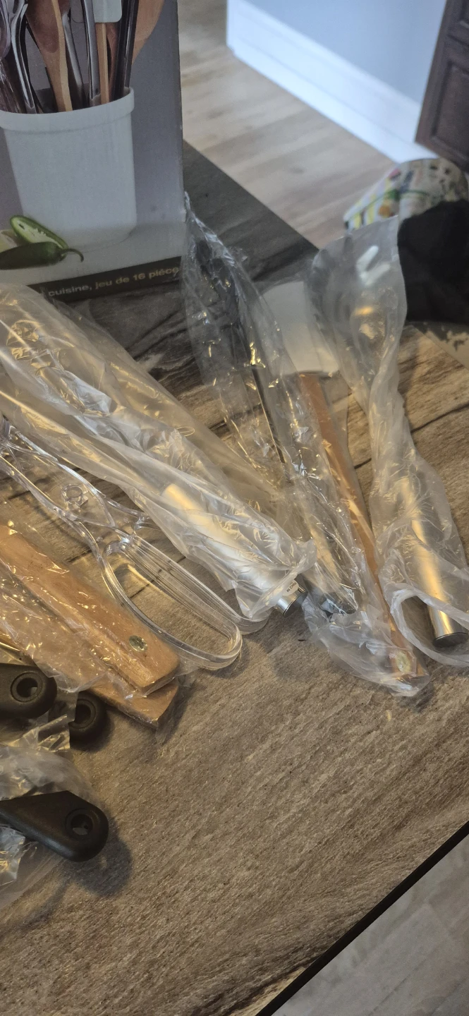 B. Essential 16-Piece Kitchen Utensil Set - photo 4
