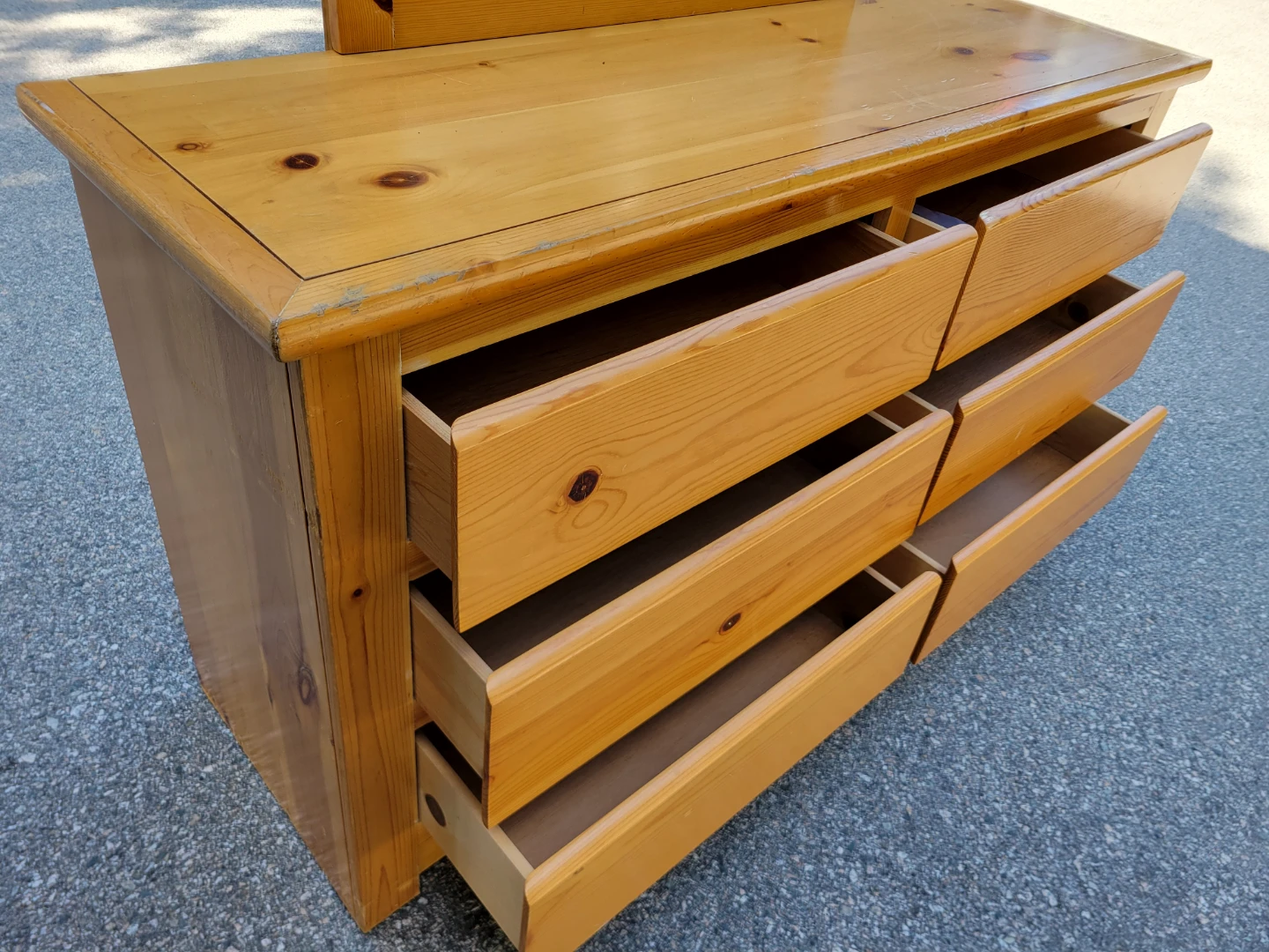 Beautiful Solid Pine 6-Drawer Dresser with Detachable Mirror - photo 4