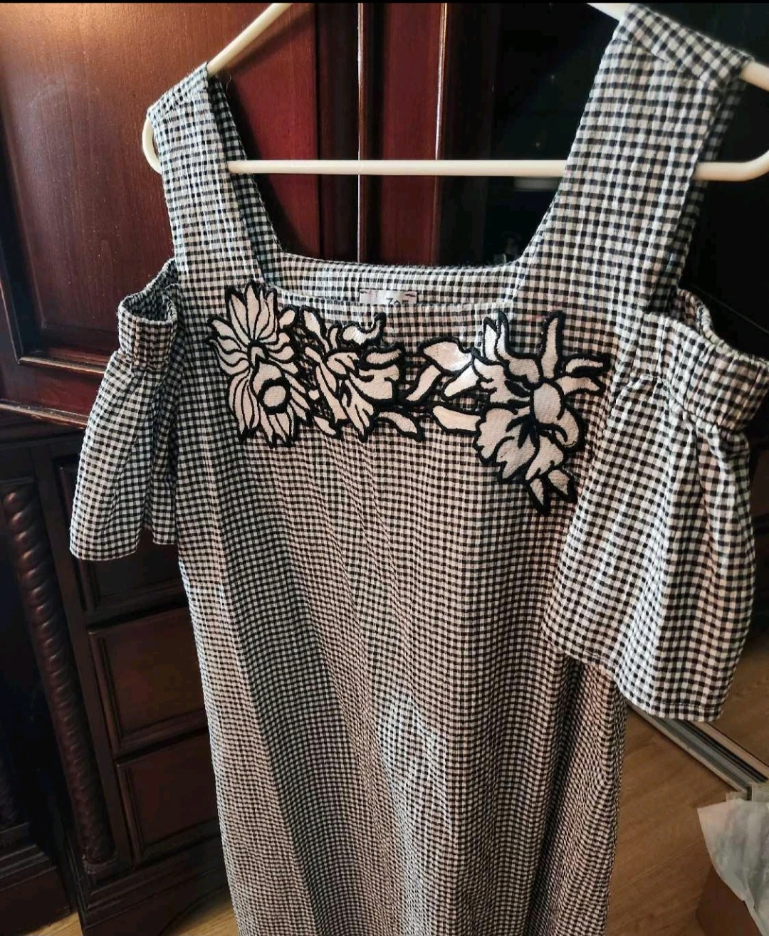 Cold Shoulder Gingham Dress with Floral Appliqué - photo 4