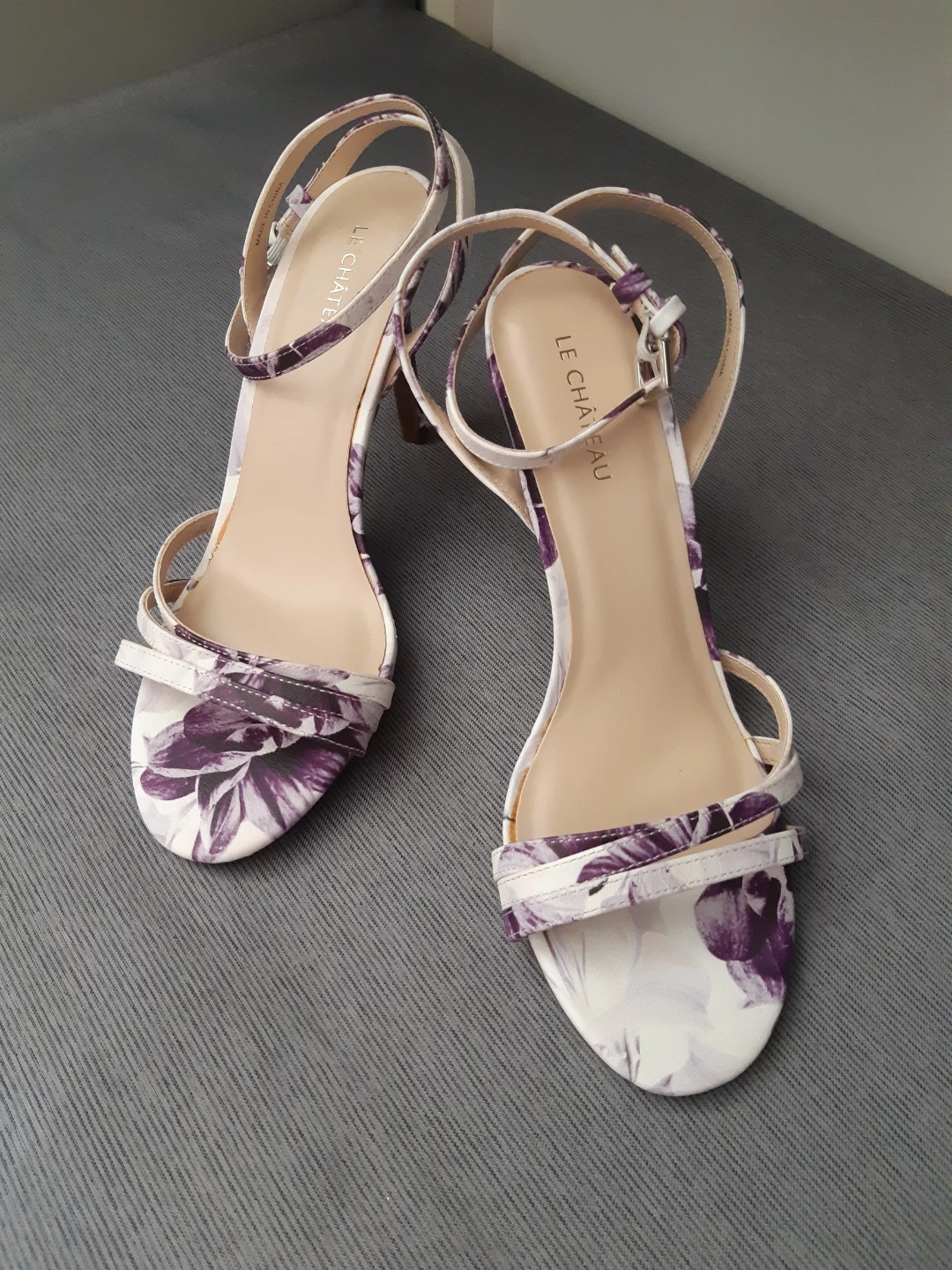 Le Chateau purple floral high heels - size 8 - photo 5