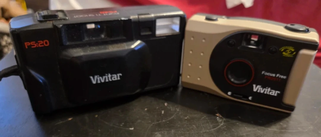 2 Vivitar Point & Shoot 35mm Film Cameras - photo 3