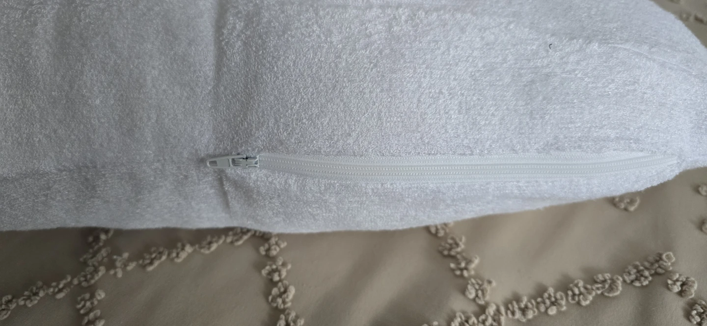 New White Pillow with Zipper Closure - photo 3