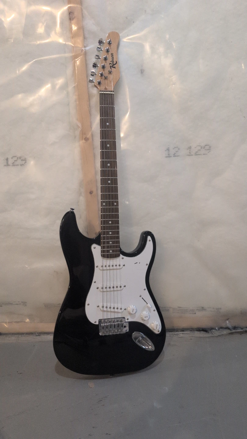 Robson, Black Stratocaster.