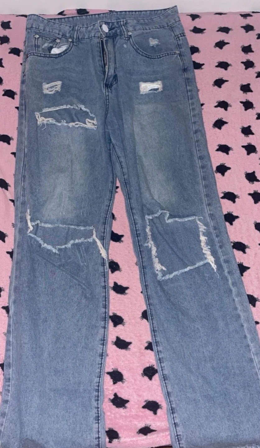 Light Wash Ripped Jeans