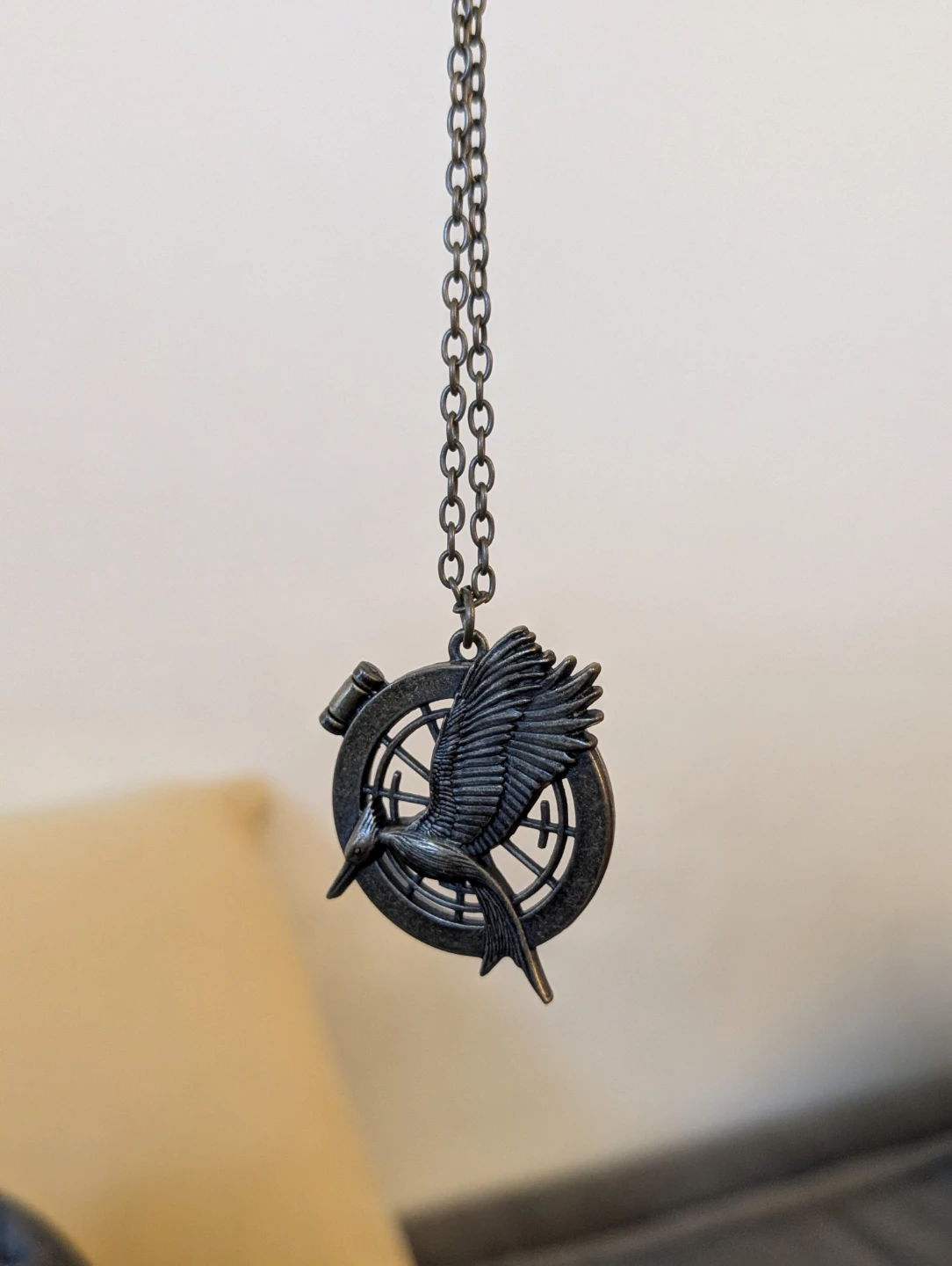 Official Hunger Games Catching Fire Flip Necklace (NECA) - photo 4