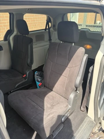 Silver Dodge Grand Caravan Minivan 2011 - photo 3