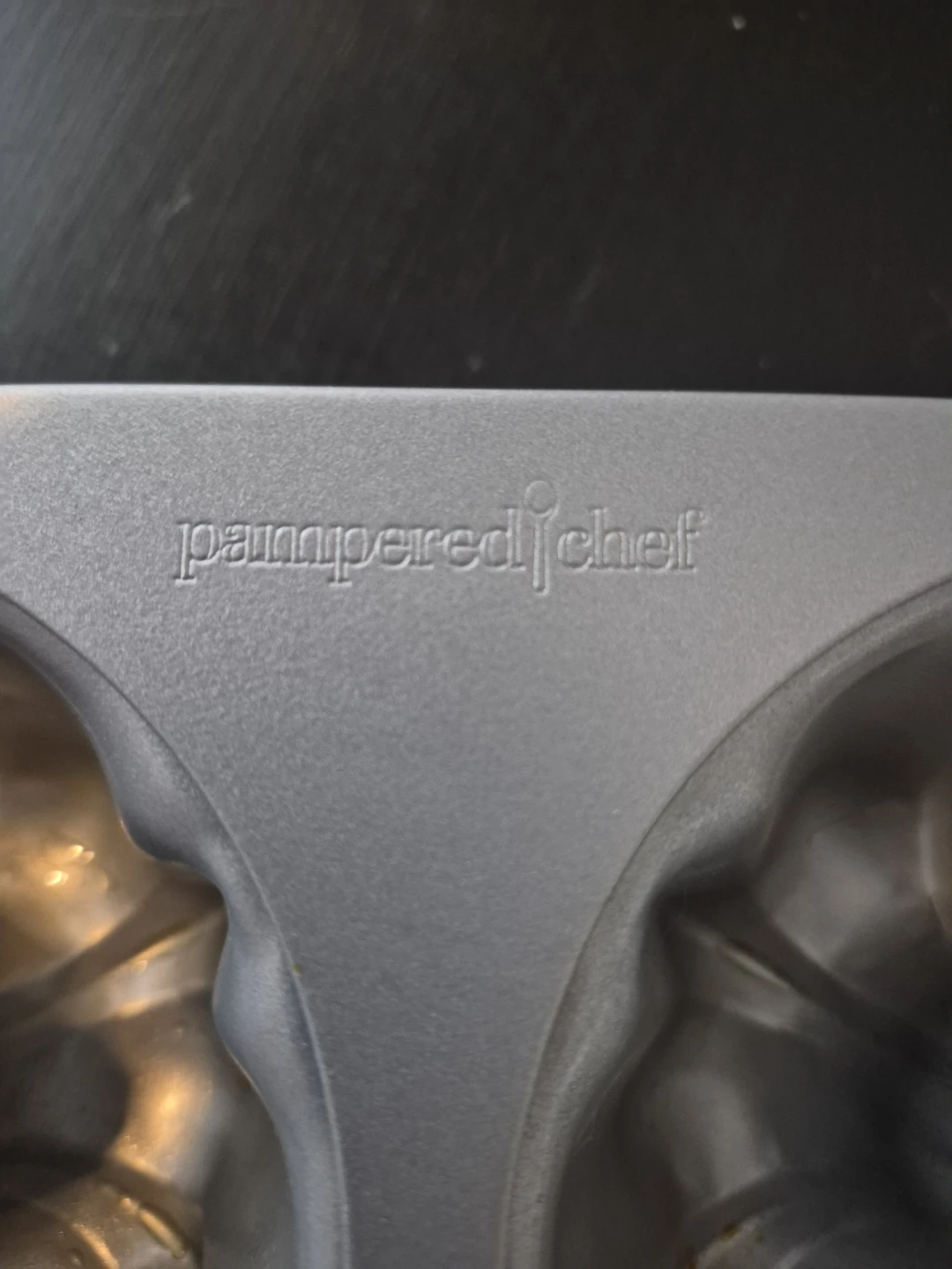 Pampered Chef Bundt Pan - photo 2