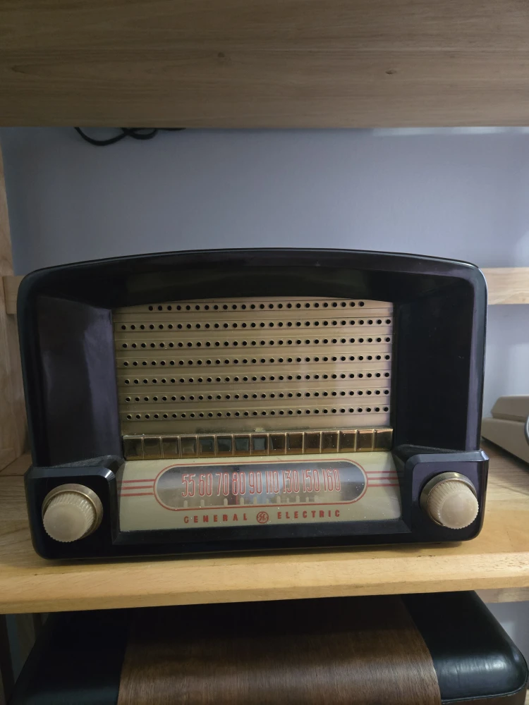 Vintage GE Radio