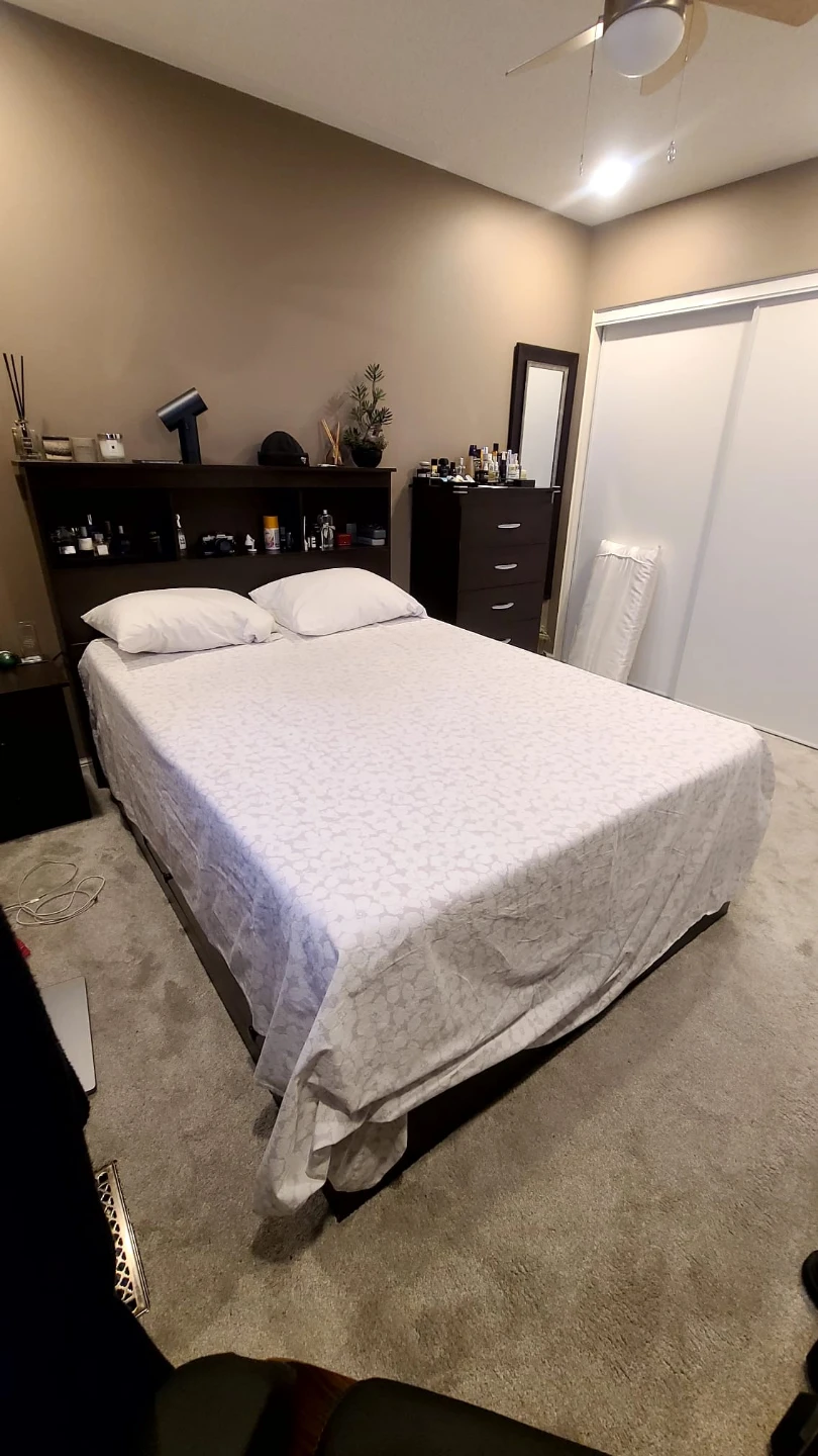 Bedroom furniture set