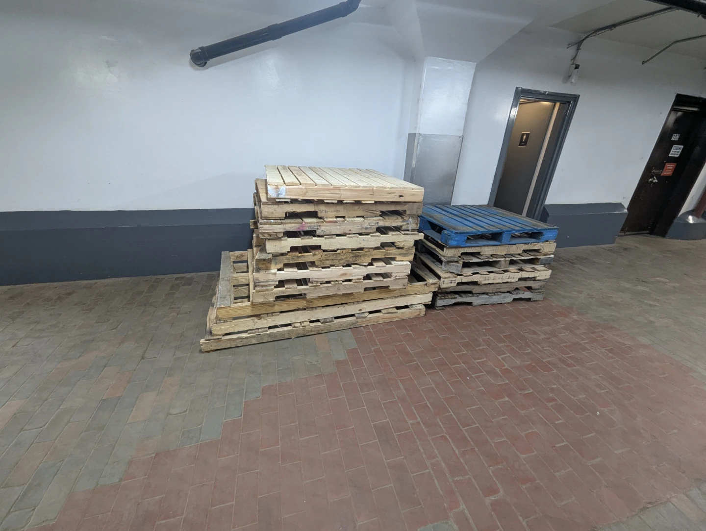 Wooden Pallets (Stack) - photo 2