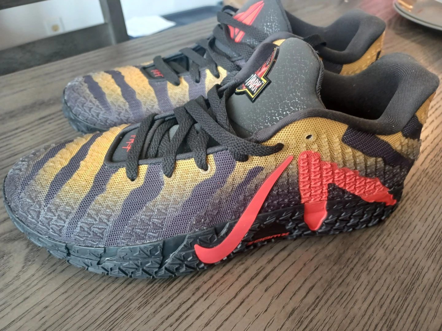 Jurassic Park Nike mens basketball shoes Size10 Brand new! - photo 3