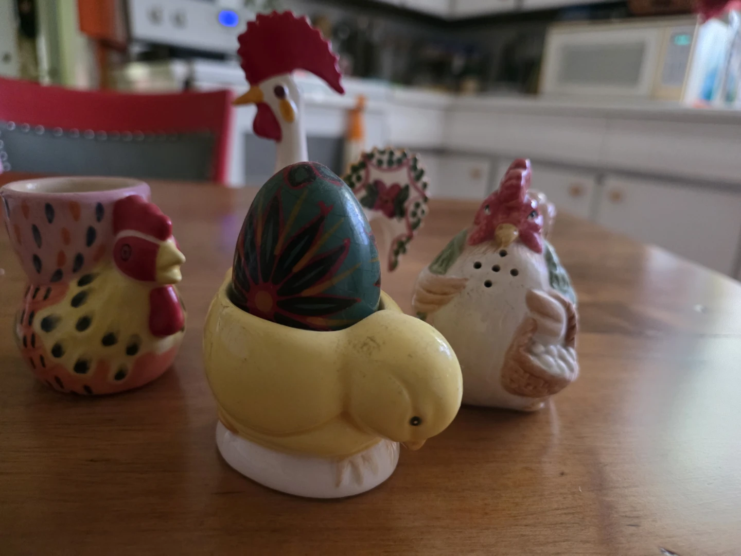Chicken egg cups & salt shaker, & rooster figurine