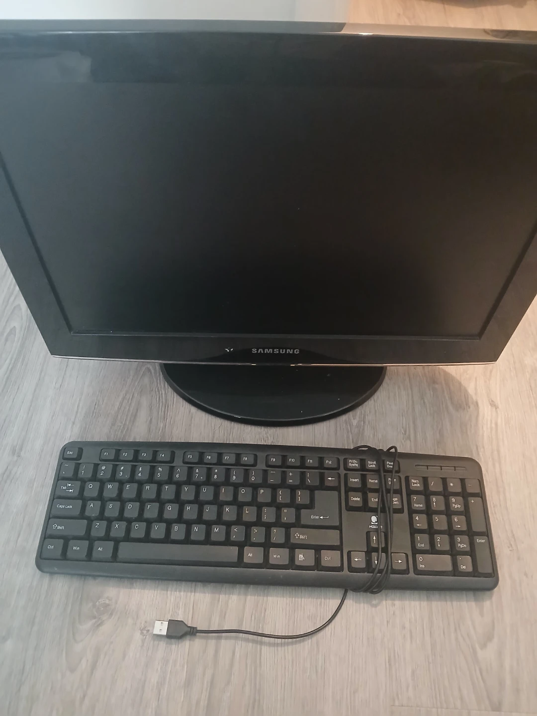Samsung Monitor with Keyboard