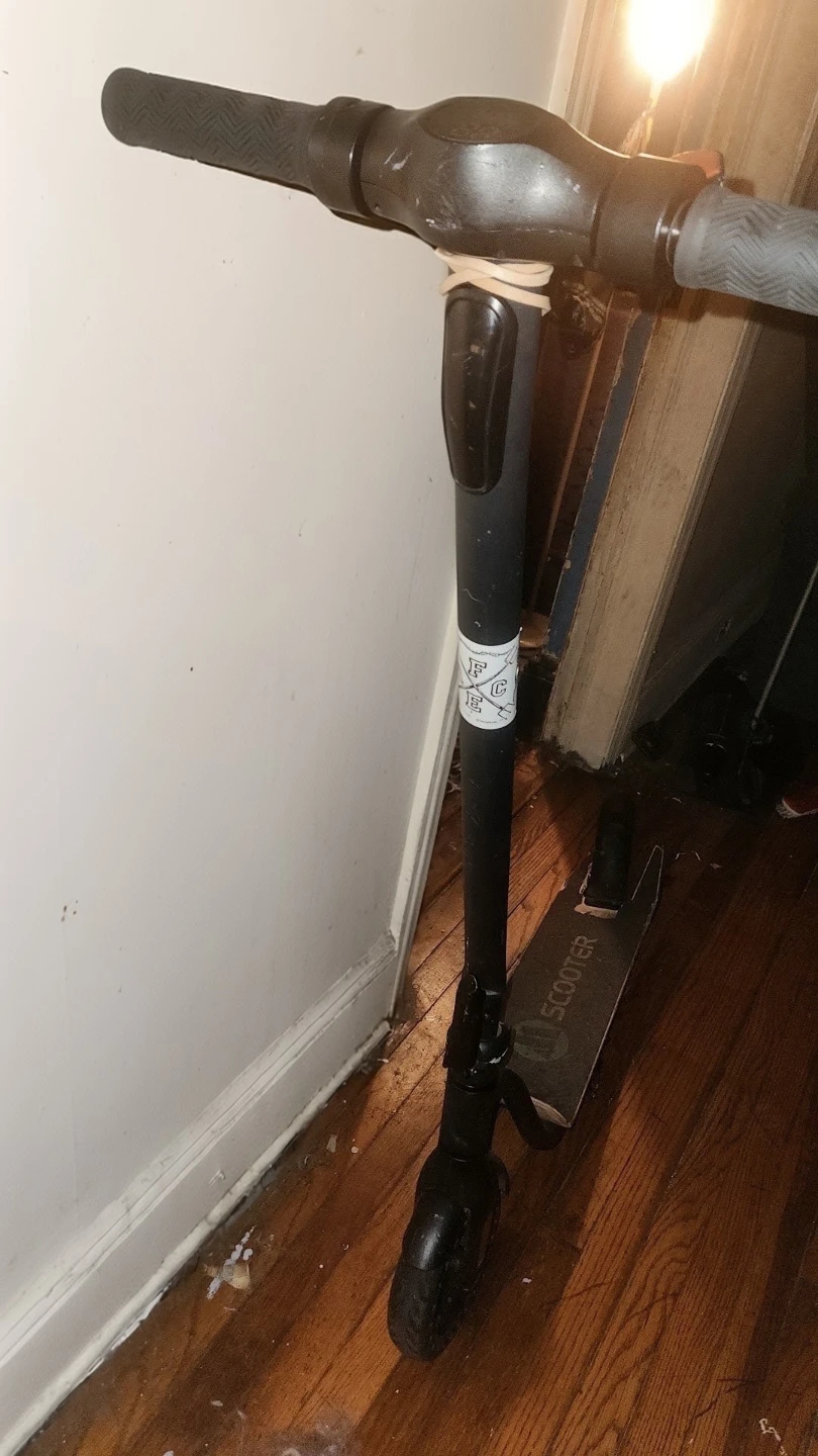 Electric Scooter, Broken For Parts or Repair - photo 4