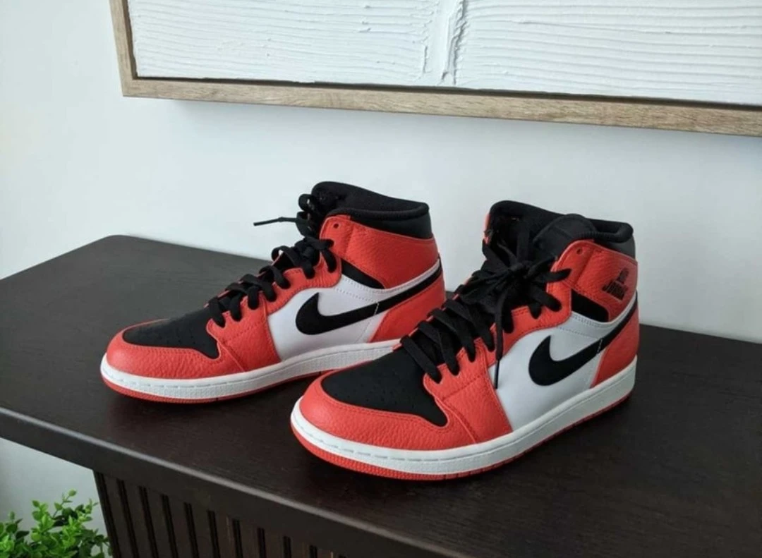 Air Jordan 1 Retro High 'Rare Air - Max Orange' Sneakers - photo 2