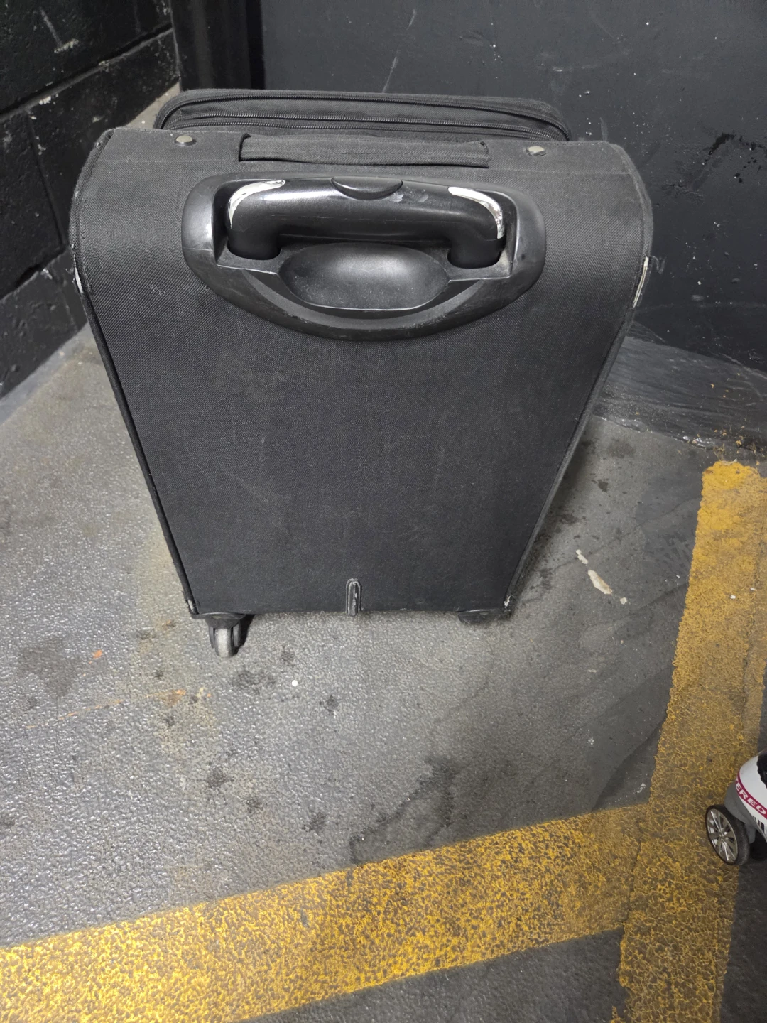 American Tourister Black Rolling Suitcase - photo 4