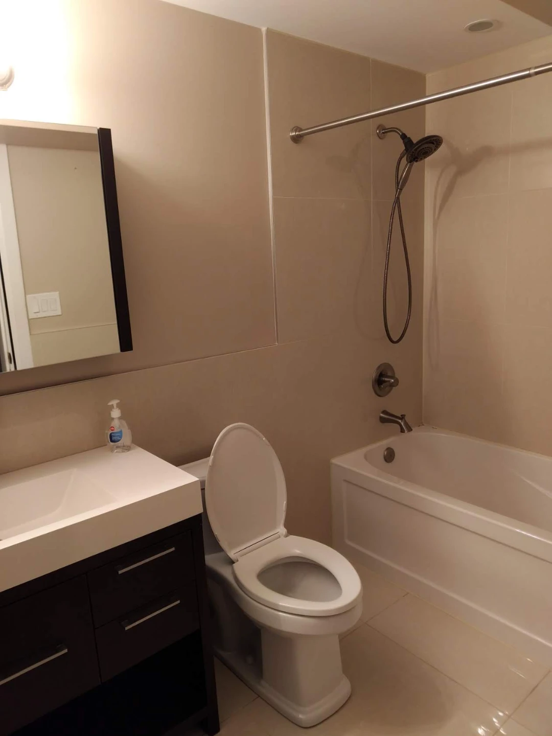 East York Apartment for Rent - photo 3