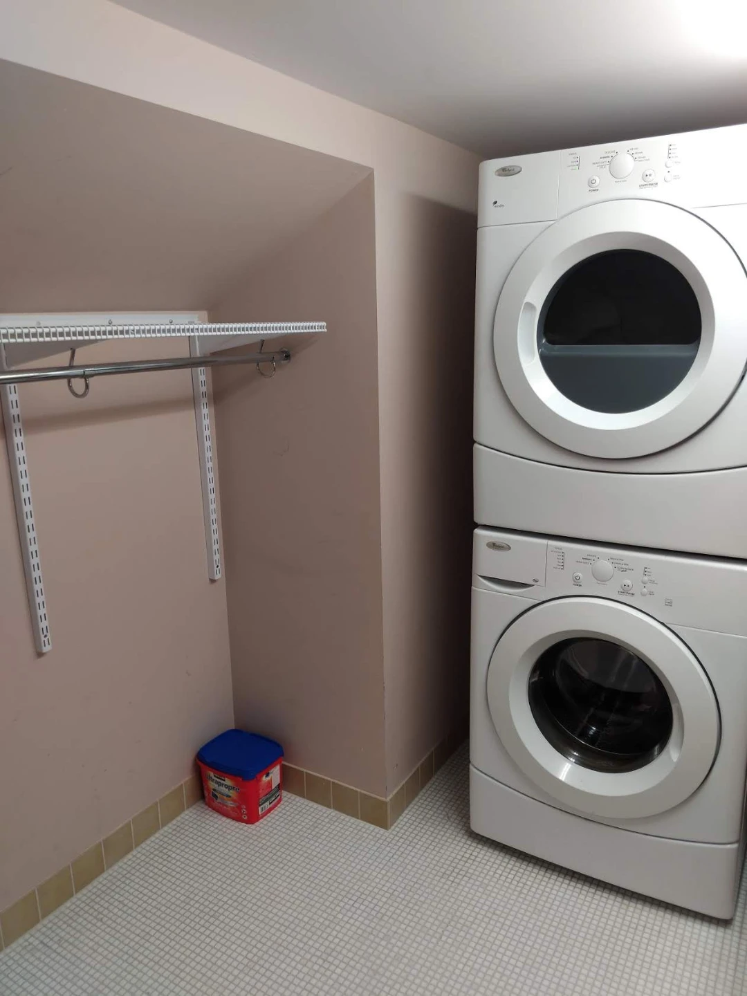 East York Apartment for Rent - photo 4