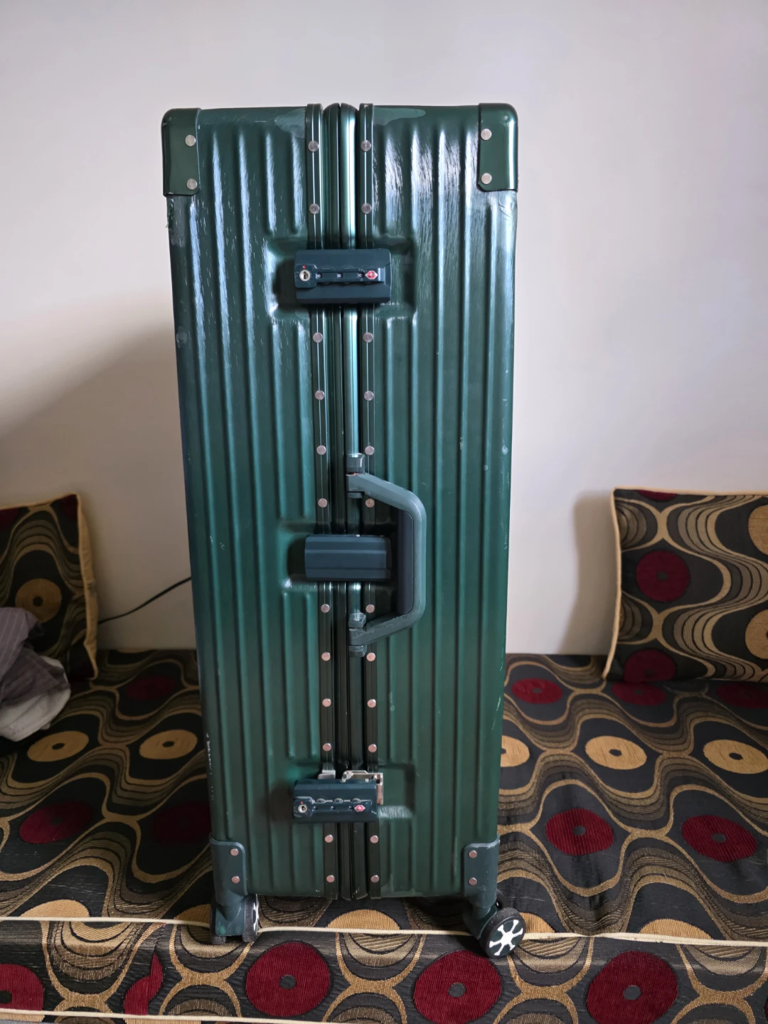 Green Hard-Shell Luggage - photo 2