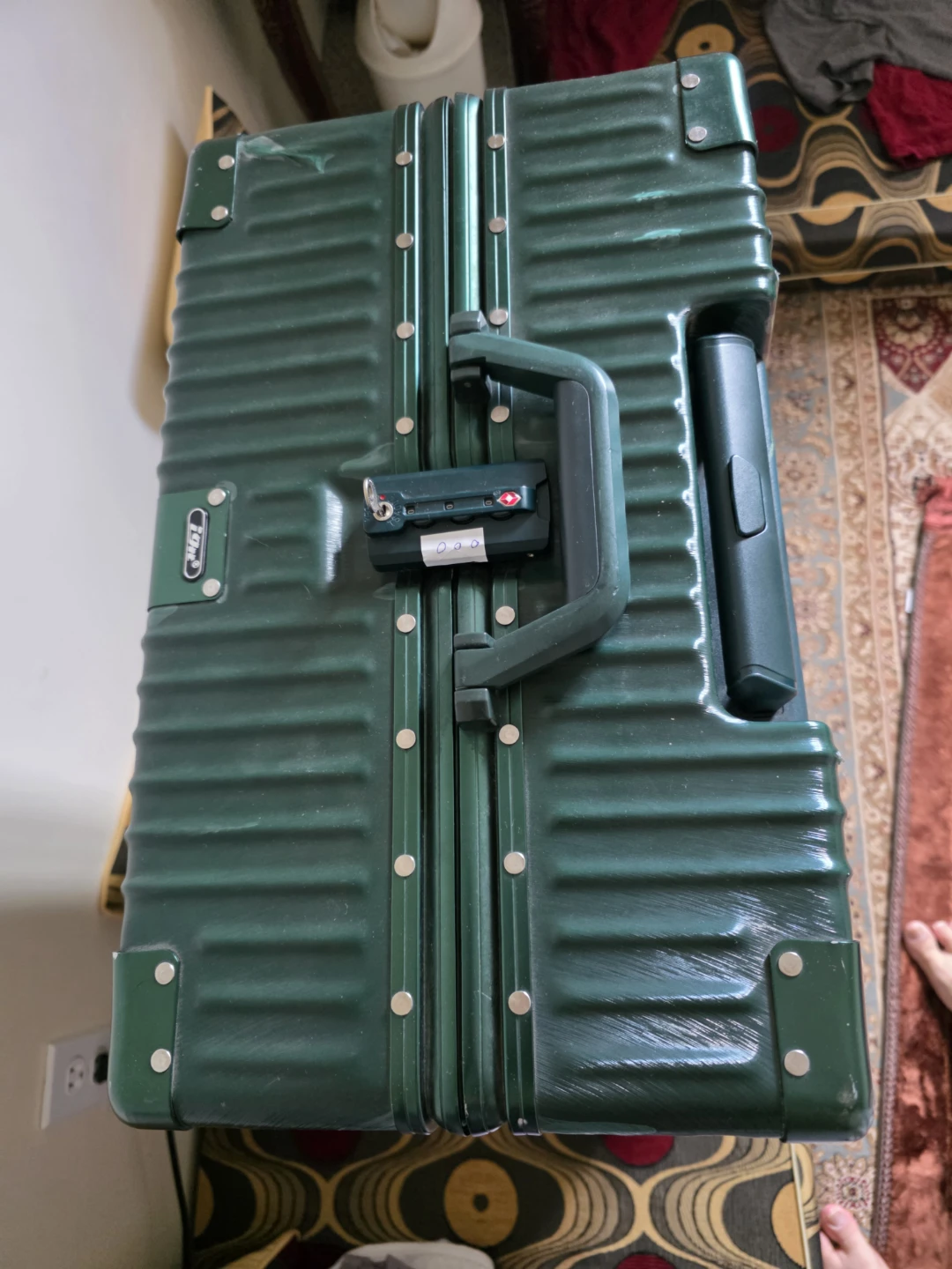 Green Hard-Shell Luggage - photo 3