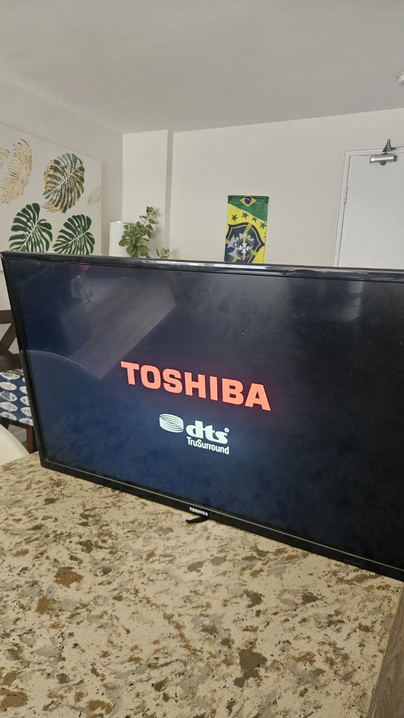 Toshiba 32"  TV - photo 4