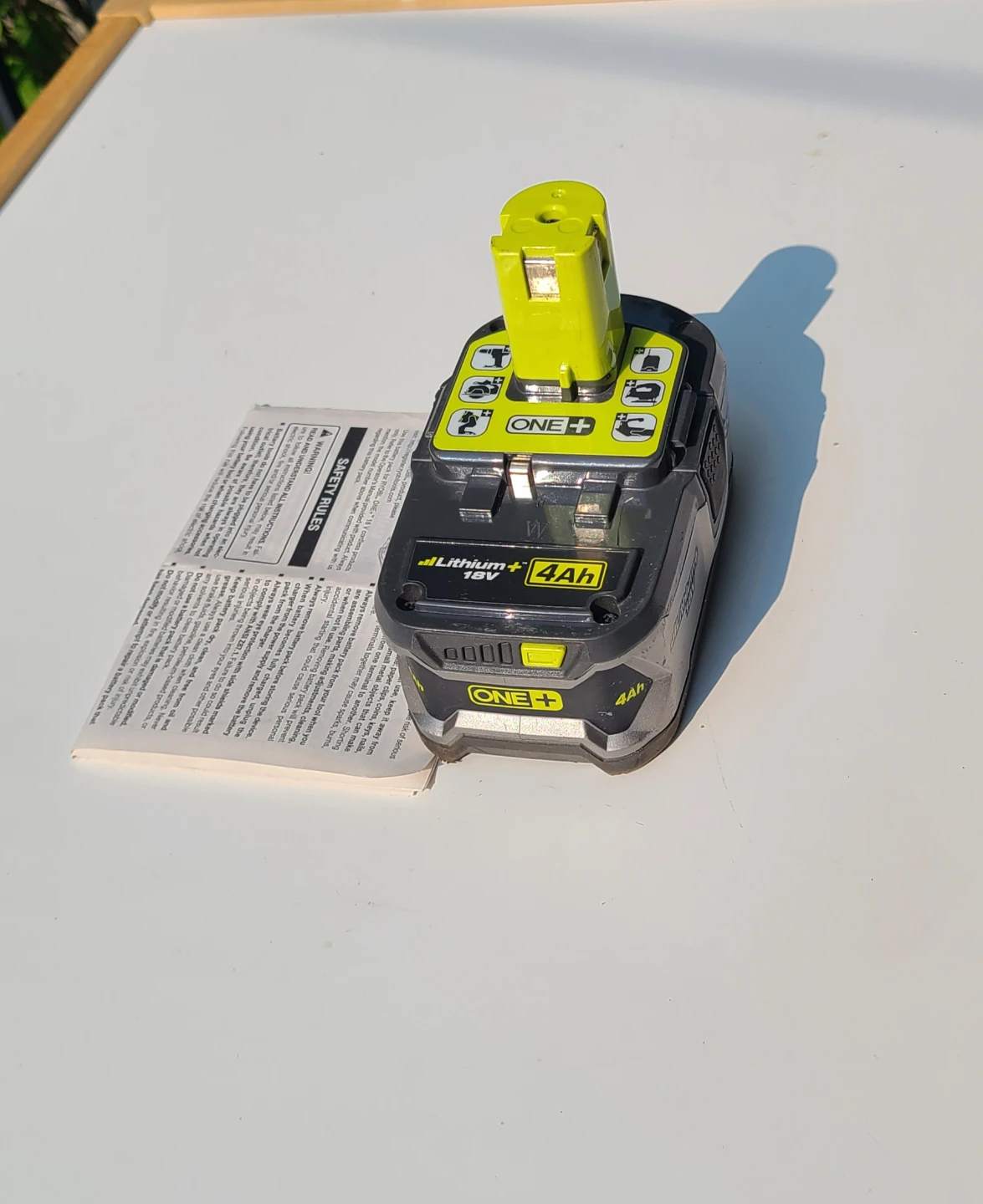 RYOBI 18V 4Ah Battery P108 - Great Condition / Barely Used - photo 3
