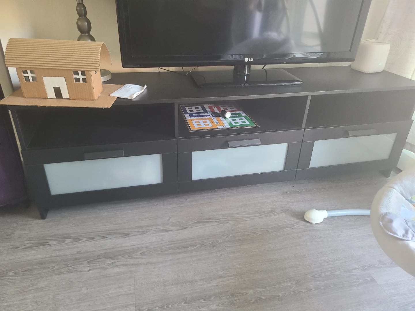 Tv Sta'd plus free Non smart tv with uroko stick