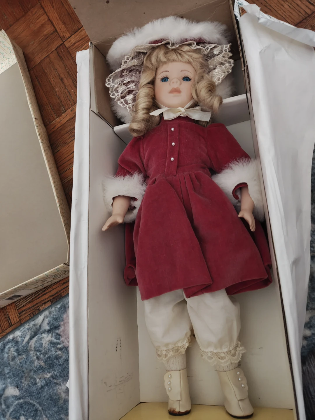 Seymour Mann Connoisseur Collection Doll - photo 4