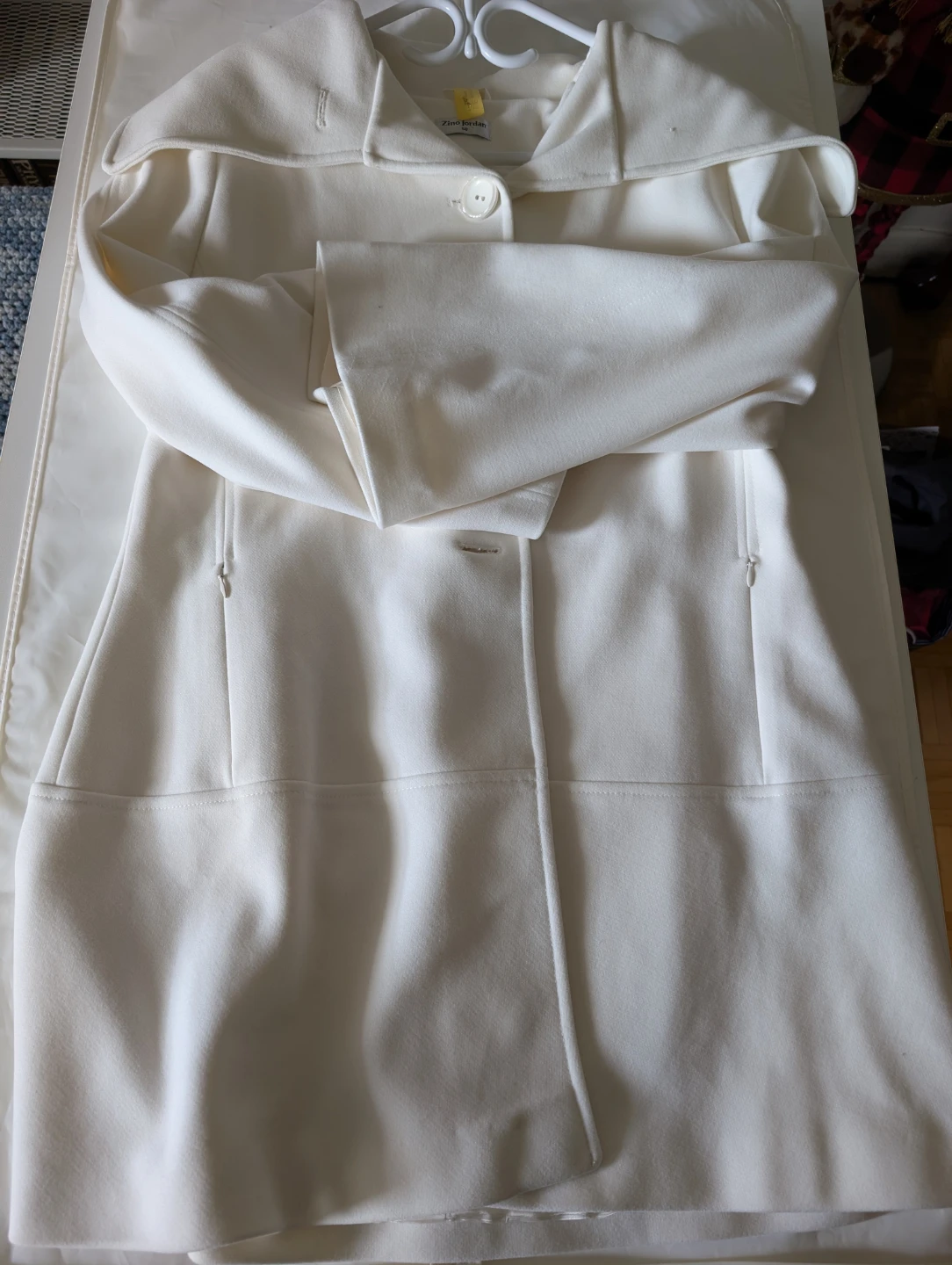 Beautiful elegant white soft coat - photo 3