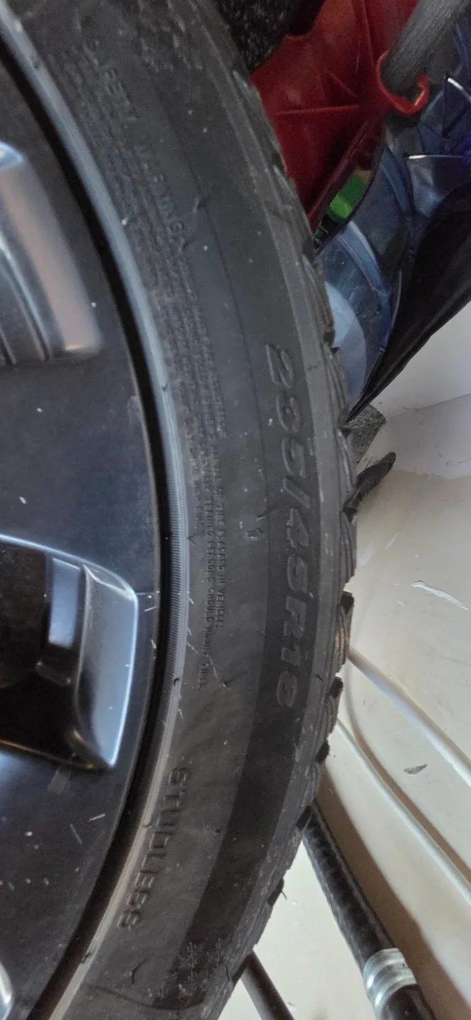 Nexen Winguard Ice Plus Tires on rims - 235/45R18 98T - photo 4