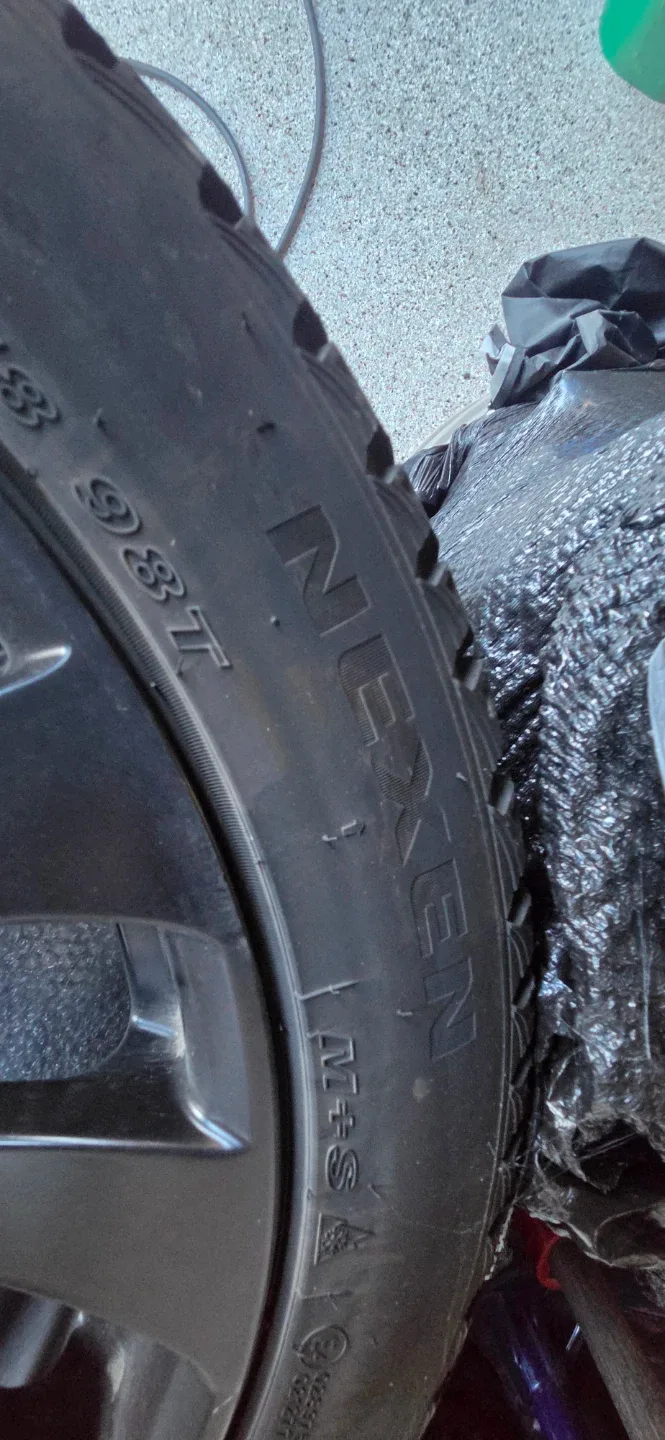 Nexen Winguard Ice Plus Tires on rims - 235/45R18 98T - photo 5