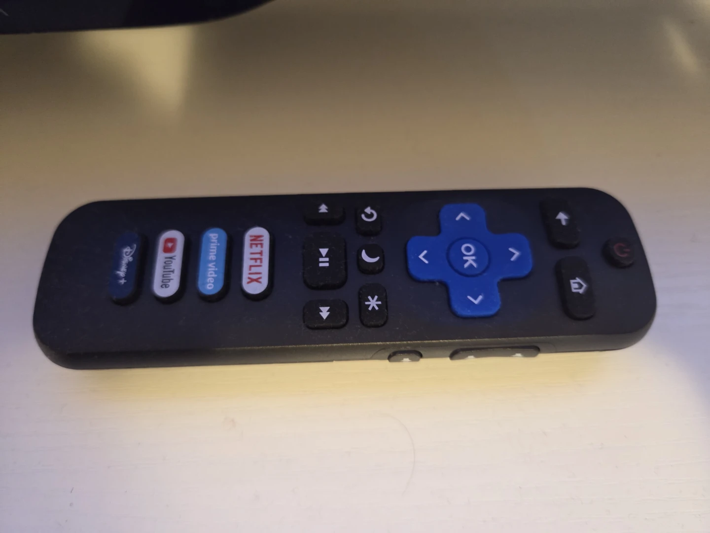 39" Insignia Roku Smart TV - photo 2