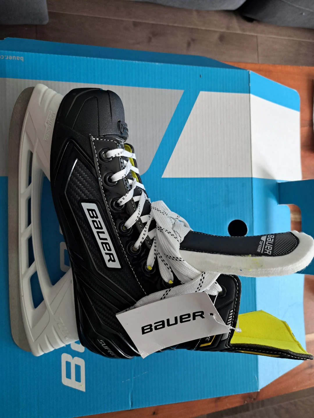 New Ice Skates Size 6R
