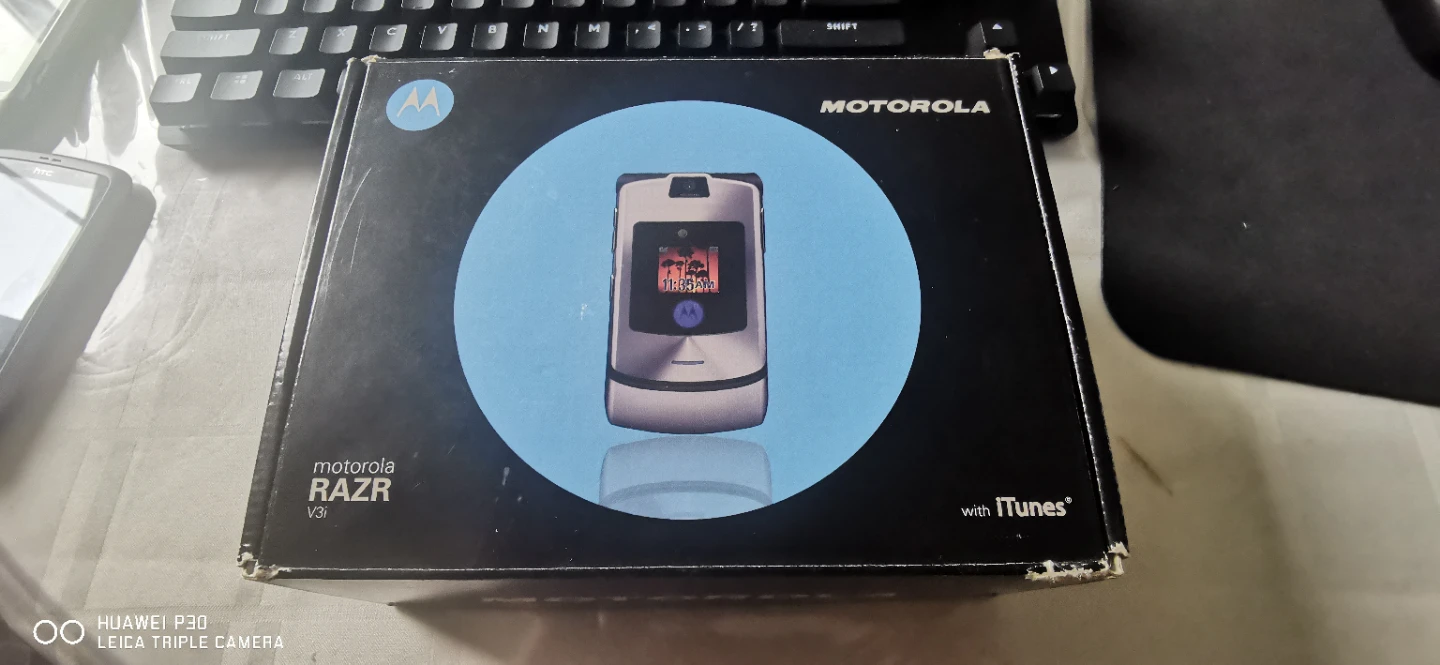 (RARE) Motorala phones package