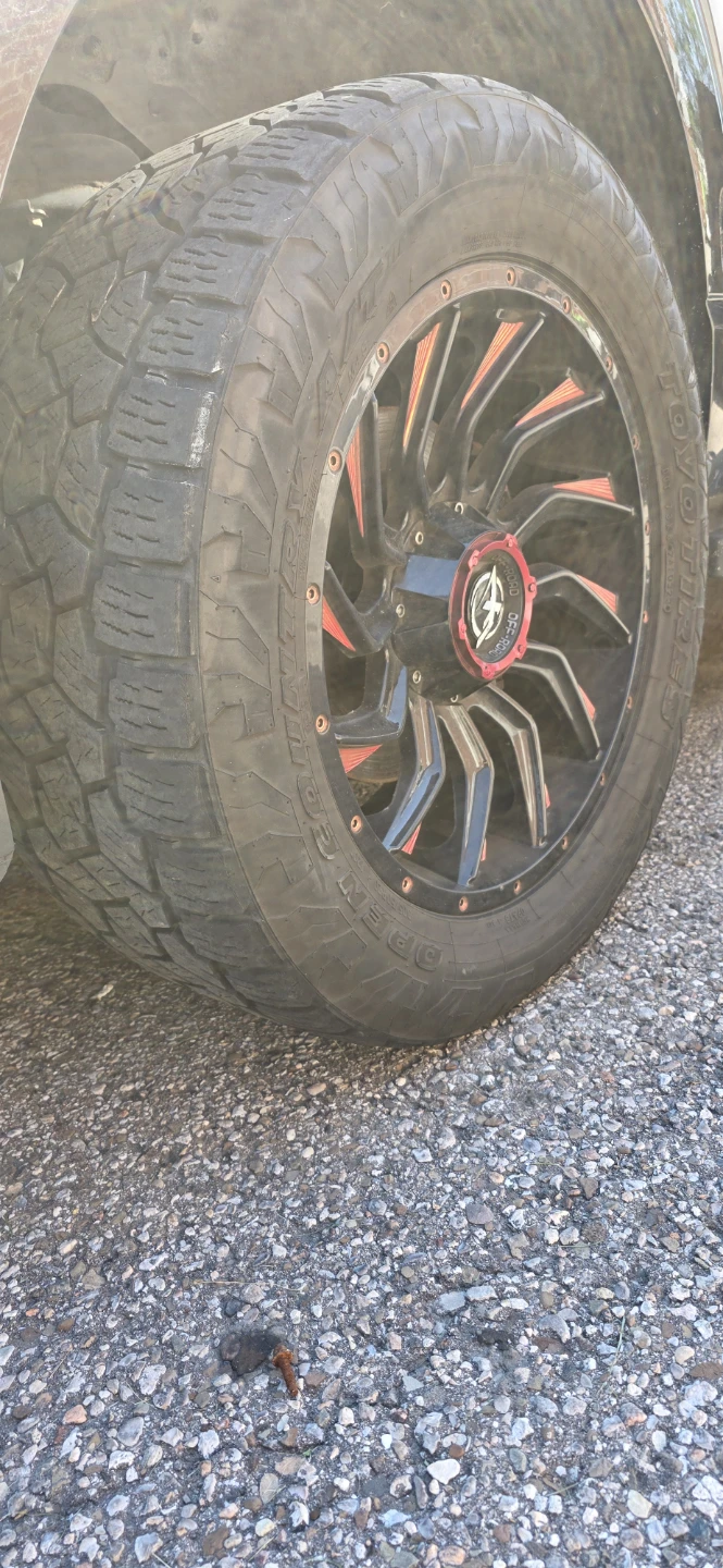 TOYO OPEN COUNTRY Tires with custom rims - photo 3