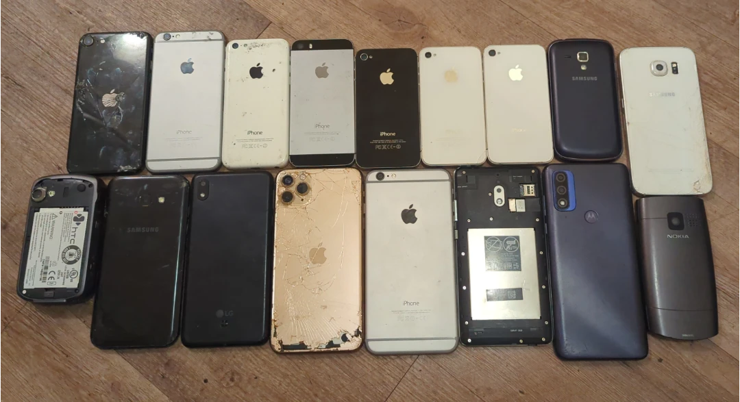 Phone lot mix - photo 2