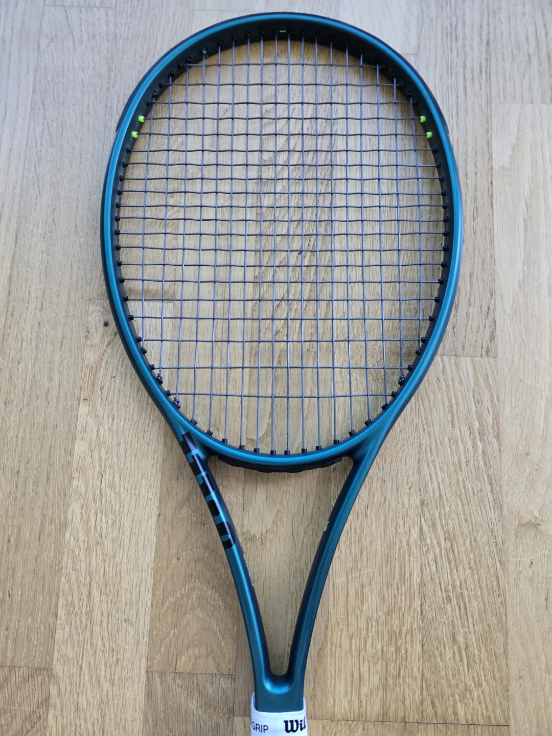 Wilson Blade 98 V9 Tennis Racquet - photo 4