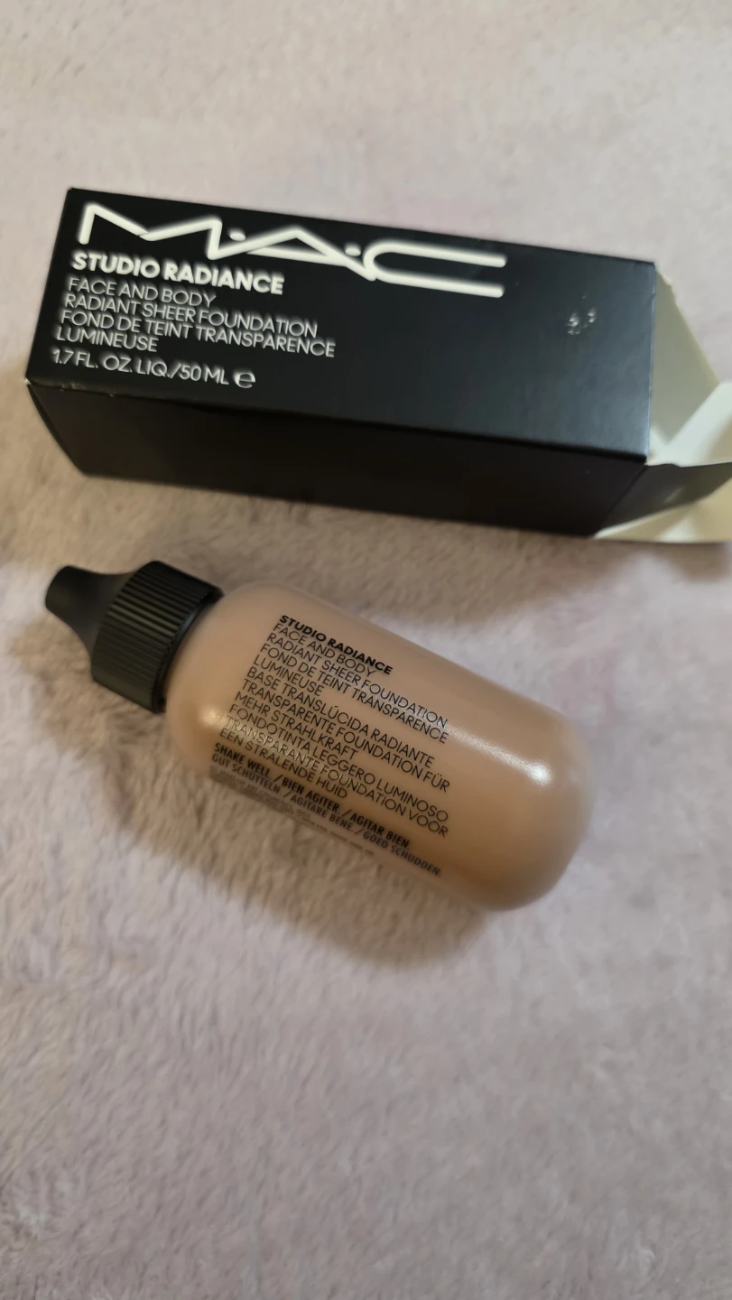 MAC Studio Radiance Face and Body Foundation C3 - photo 2