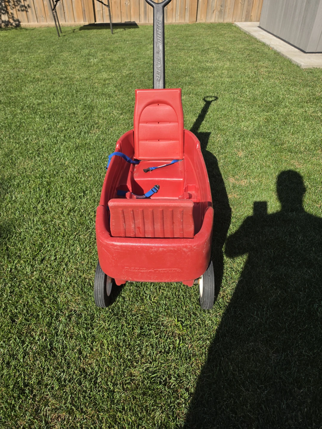 Radio Flyer Red Wagon with Seatbelts - photo 2