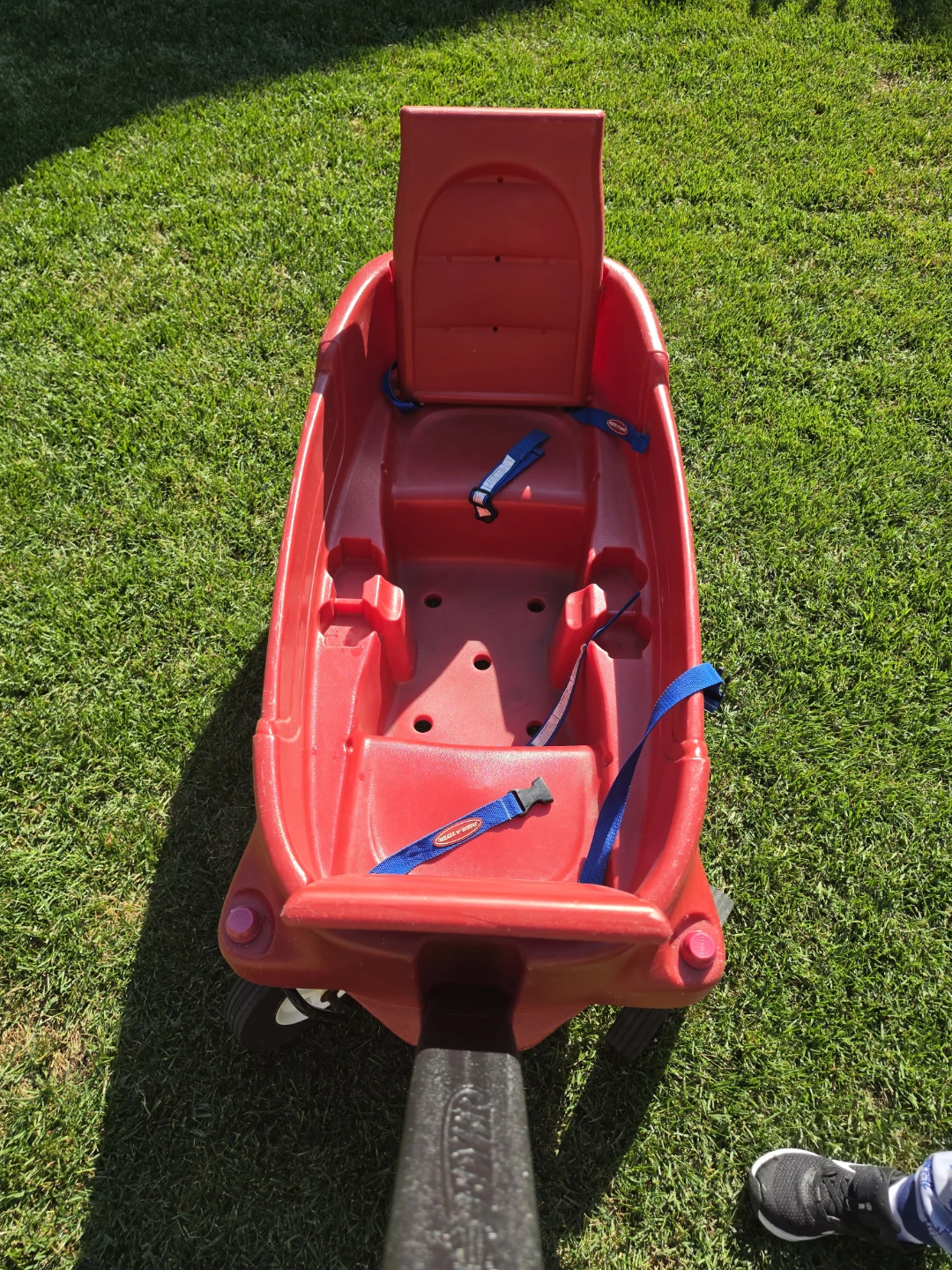 Radio Flyer Red Wagon with Seatbelts - photo 3