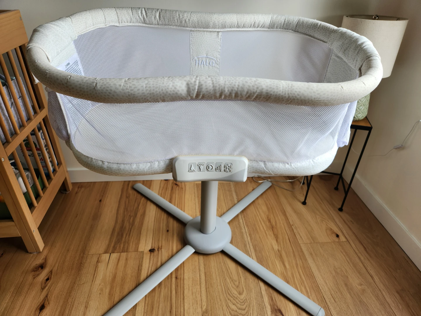 HALO Bassinest Swivel Sleeper Bassinet