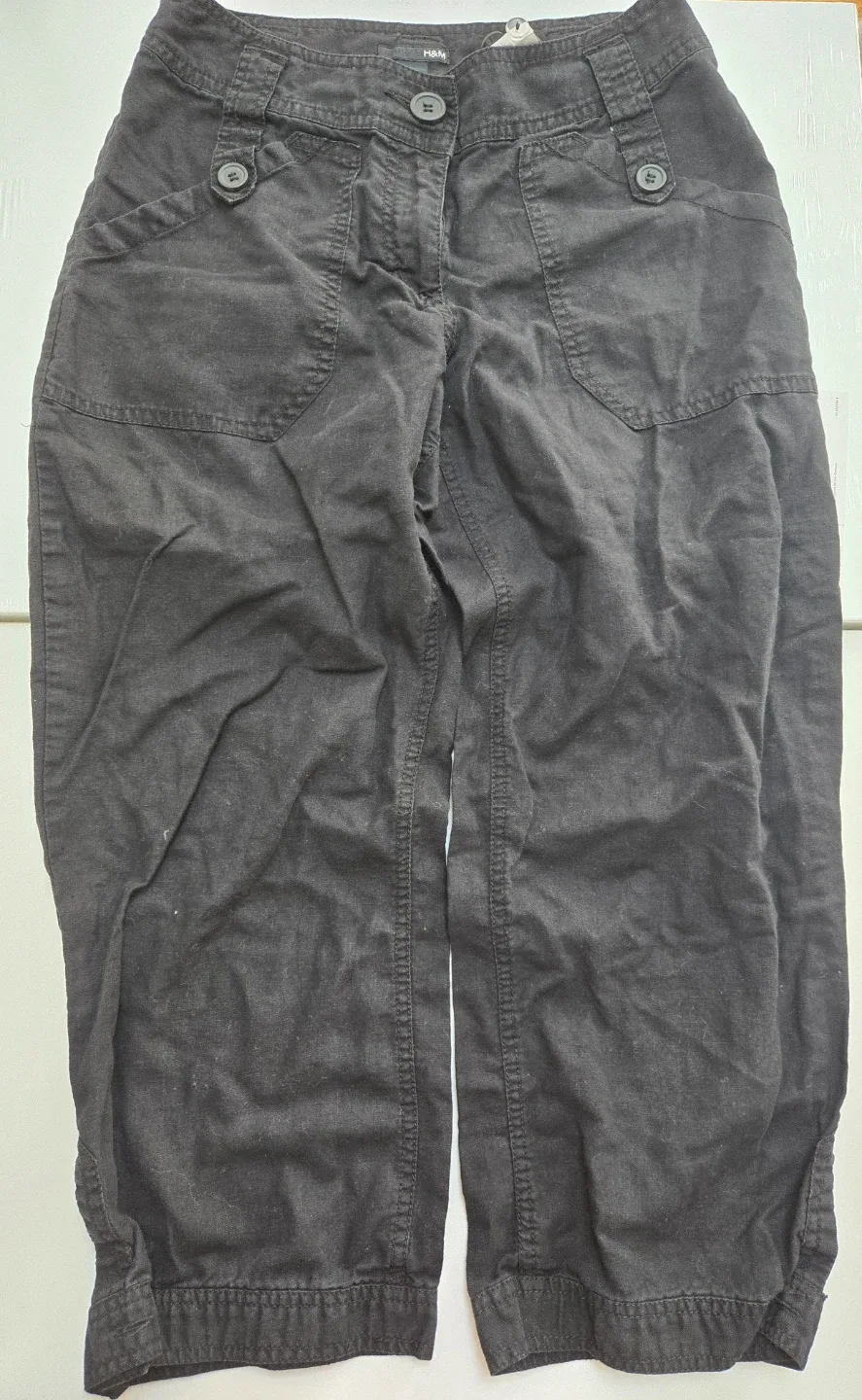 H&M Women's Black Cargo Capris Size US 4 EUR 34