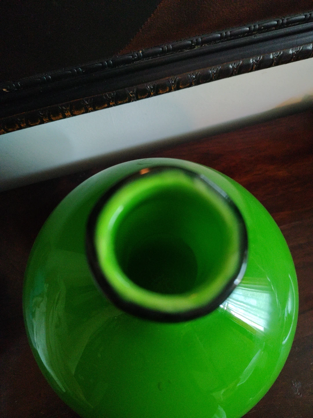 Vibrant Green Glass Vase - photo 2