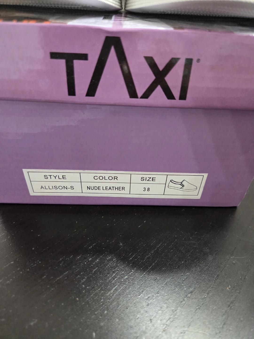 Ladies Slip-On Leather Shoes Size 38 Brand New in Box - photo 2